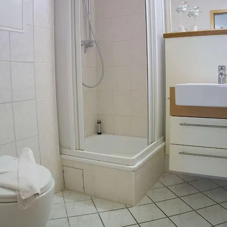 Haus Blick Zur See: Garden With Ahoi Access Apartment Goehren (Ruegen)