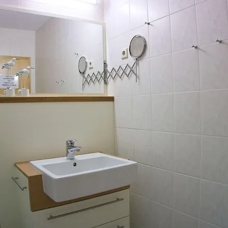 Haus Blick Zur See: Garden With Ahoi Access Apartment *